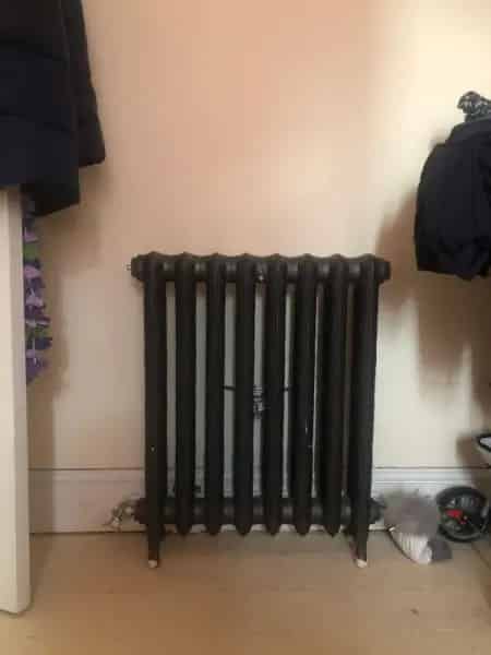 1 Bed Flat Kennington - Well Maintained with Private Parking