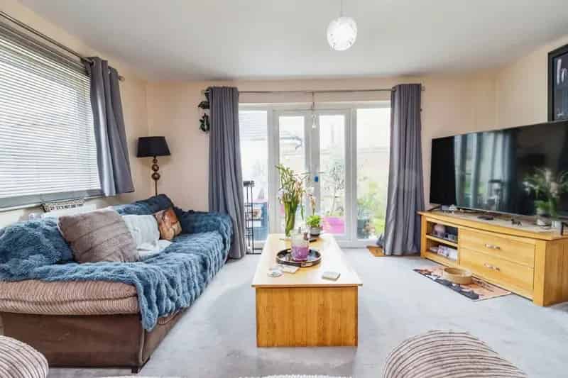 Three Double Bedroom Family Home Redhouse Park