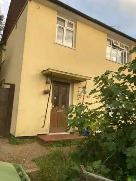 3 Bed Semi Detached House Two Toilets