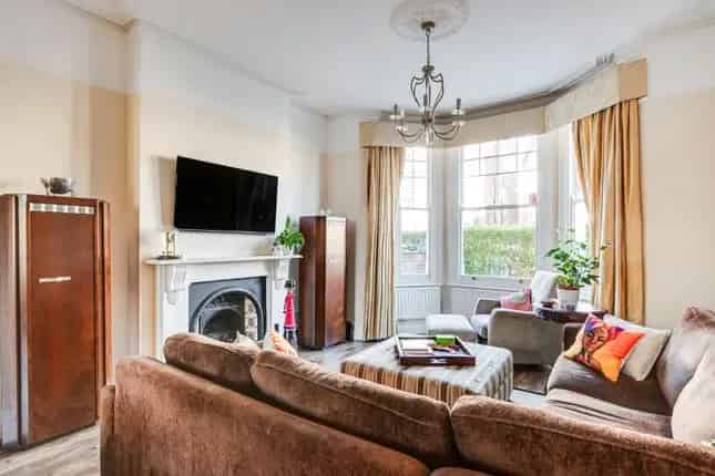 Detached House for Sale in Highgate London