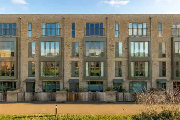 Modern Townhouse for Sale near Addenbrooke's Hospital