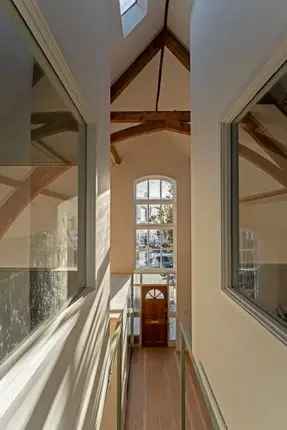 Breathtaking 1355 Sqft House for Rent in Schoolbell Mews London E3