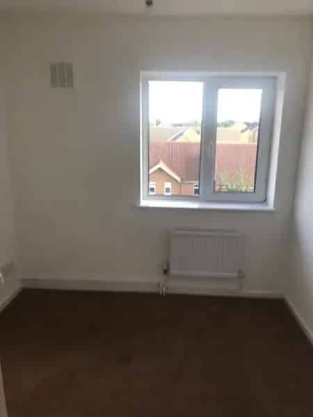 Spacious Second Floor Maisonette Near Primary School
