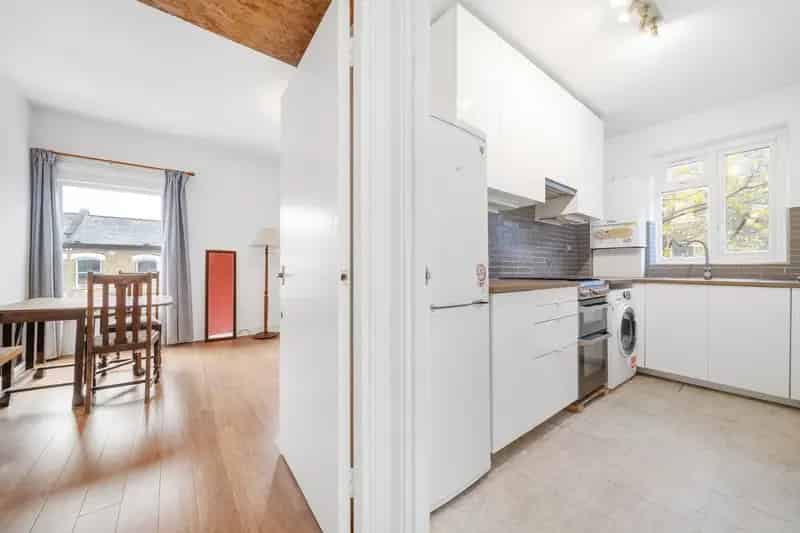2 Bedroom Brixton Apartment Near Brockwell Park