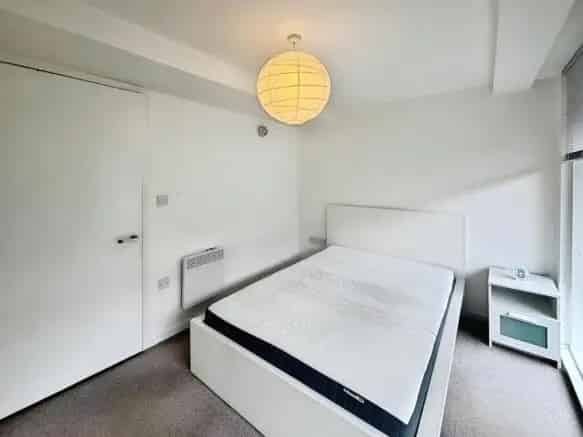 1 Bedroom Apartment Leeds City Centre Furnished Parking Available
