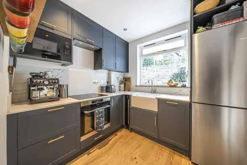 Three Double Bedroom Victorian Flat with Private Garden