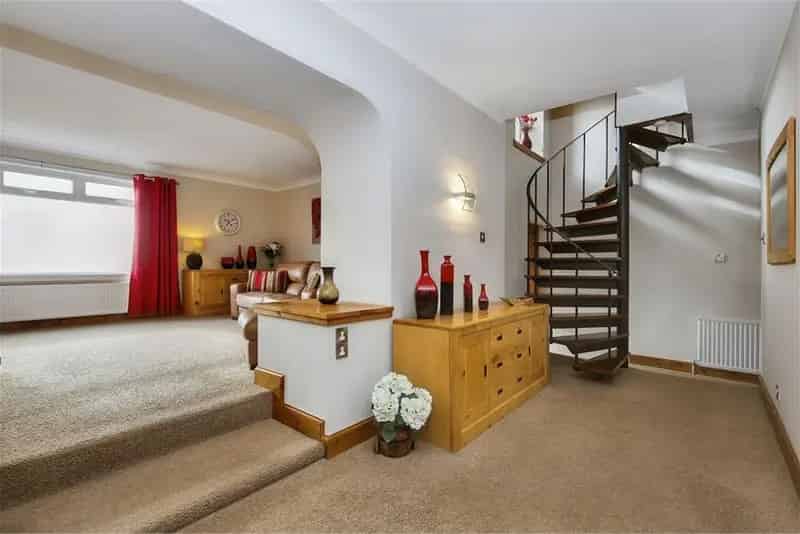3 Bed House Terraced with 3 Reception Rooms and Sea Views