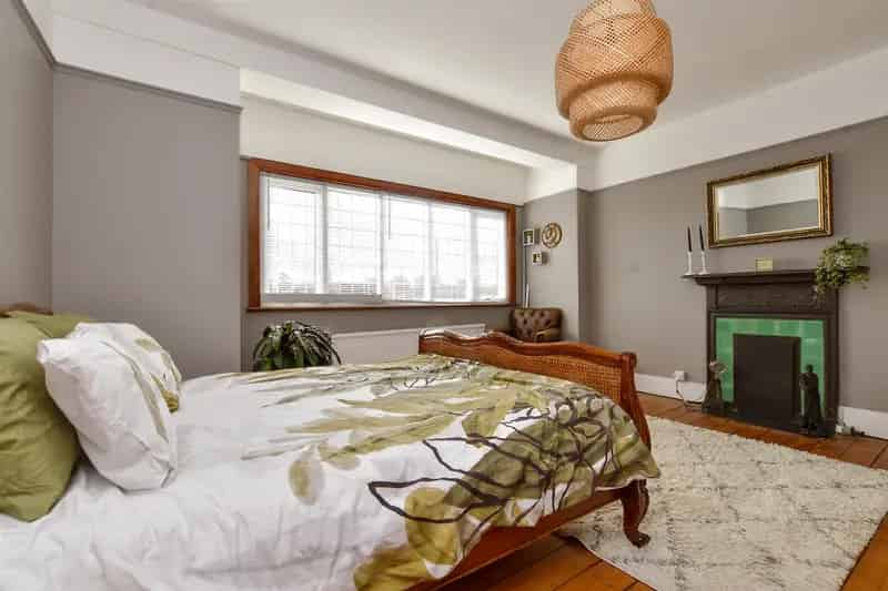 6 Bedroom Detached House for Sale in Sutton