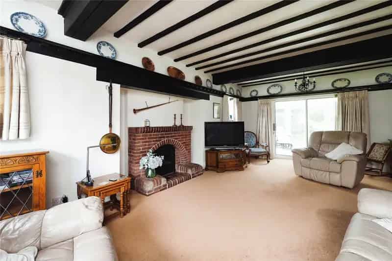 3 Bed Detached House with Large Garden Near Schools