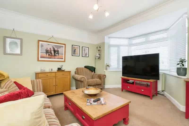 3 Bedroom Semi-Detached House in Sholing