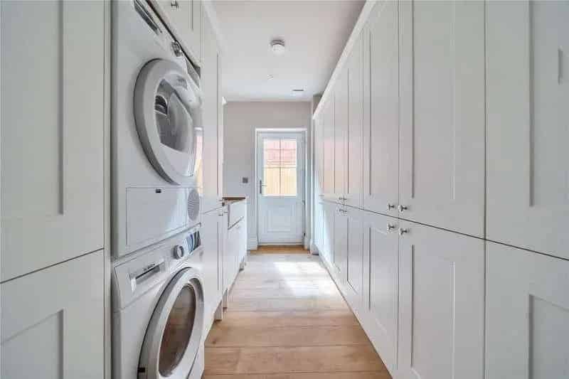 5 bed house for sale