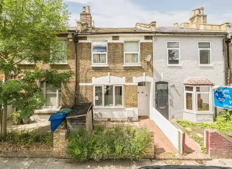 3 Bedroom Victorian Terrace House Near Nunhead Station