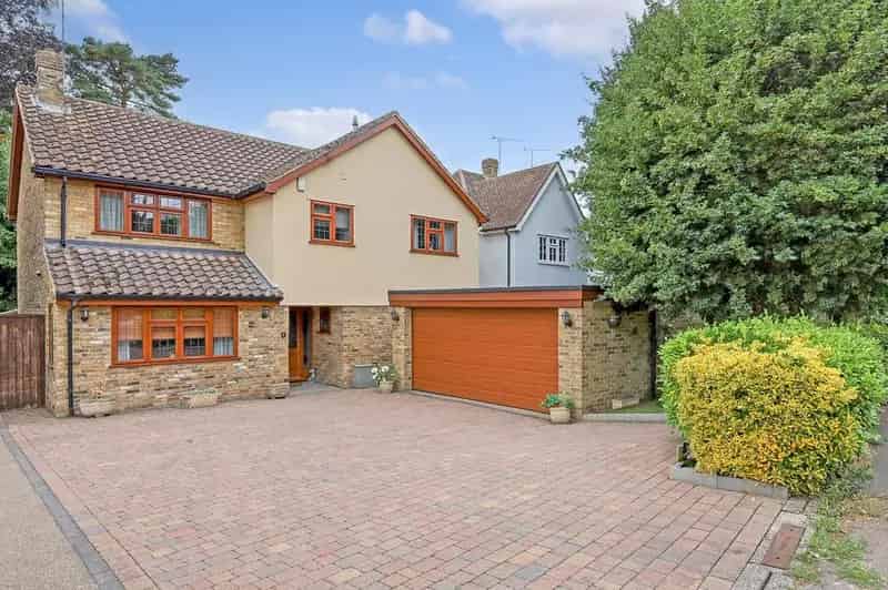 4 bedroom detached house for sale