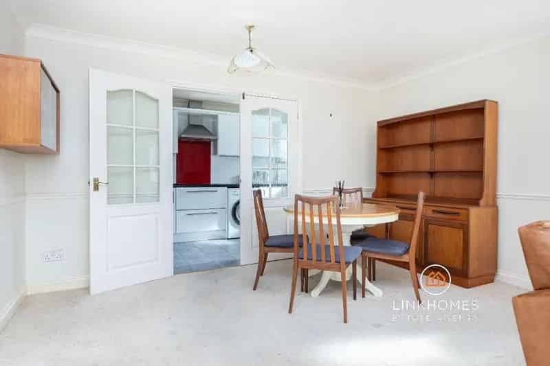 2 Bed Flat for Sale BH14 - Balcony, Parking, En-Suite