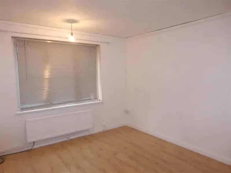 One Bedroom Apartment in Quarrendon with Private Garden and Parking