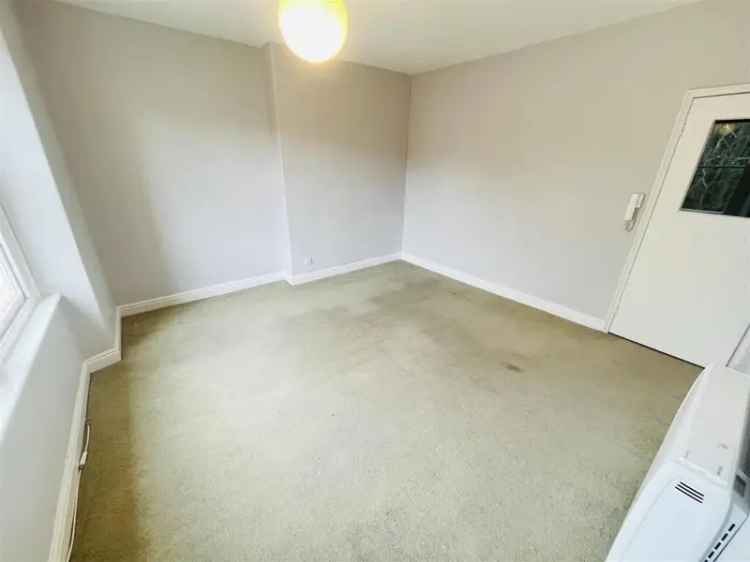 Studio Flat Electric Heating Unfurnished White Goods Great Location Available May 21 2025