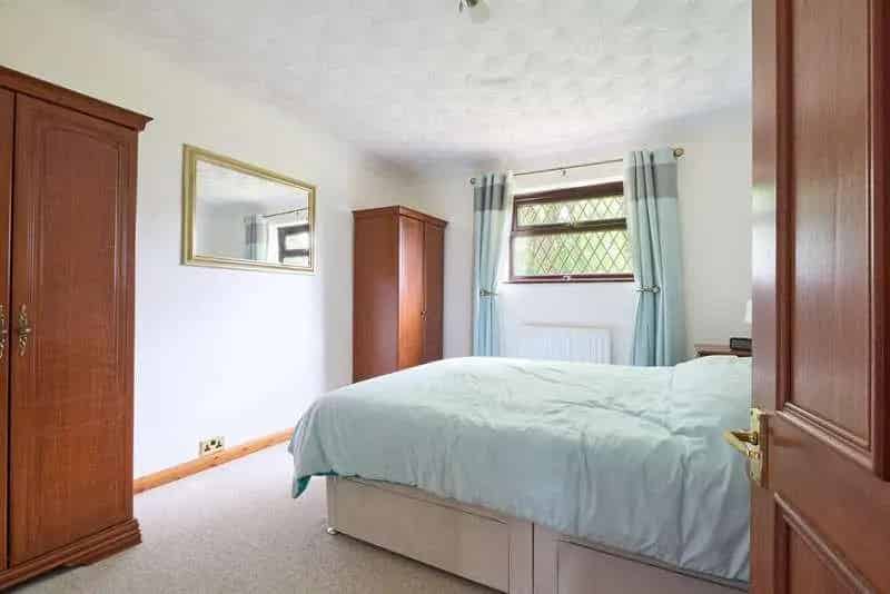 5 Bed House for Sale - Spacious Detached Property with 1.2 Acres