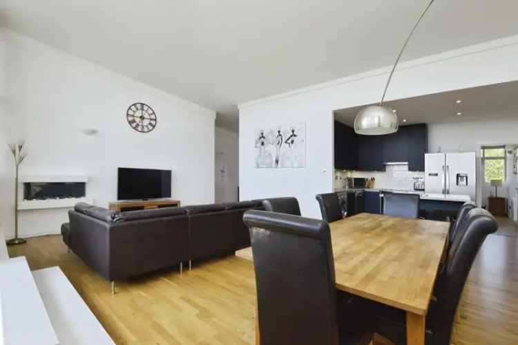 2 Bedroom Flat for Sale in Plaistow