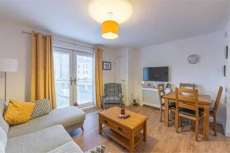 2 Bed Flat 1st Floor Modern Development Underground Parking