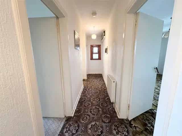 3 Bedroom Flat for Sale - Modernisation Needed