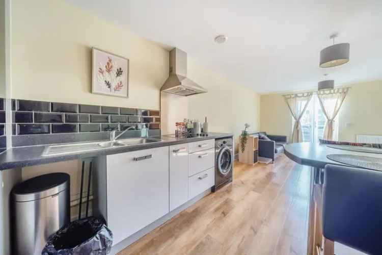 One Bedroom Apartment Near River Thames Maidenhead Elizabeth Line No Upper Chain