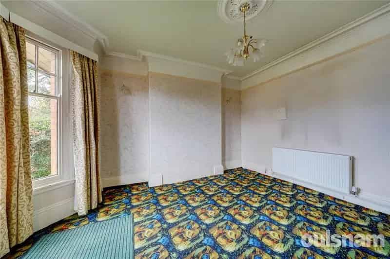 6 Bedroom Semi-Detached House For Sale