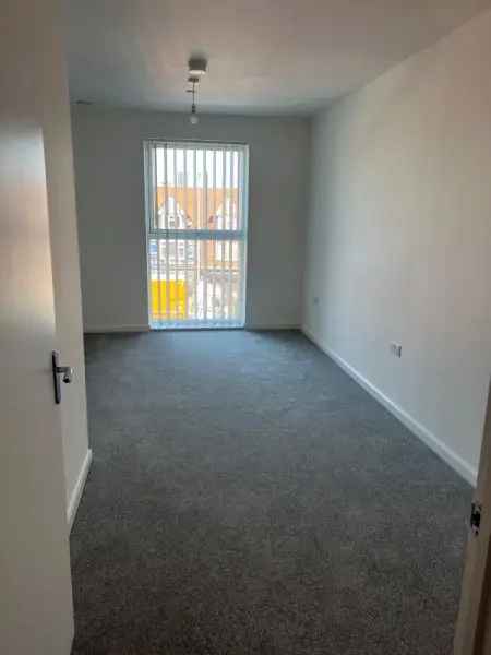 Brand New Accessible Apartment Near Central Line Elizabeth Line A40