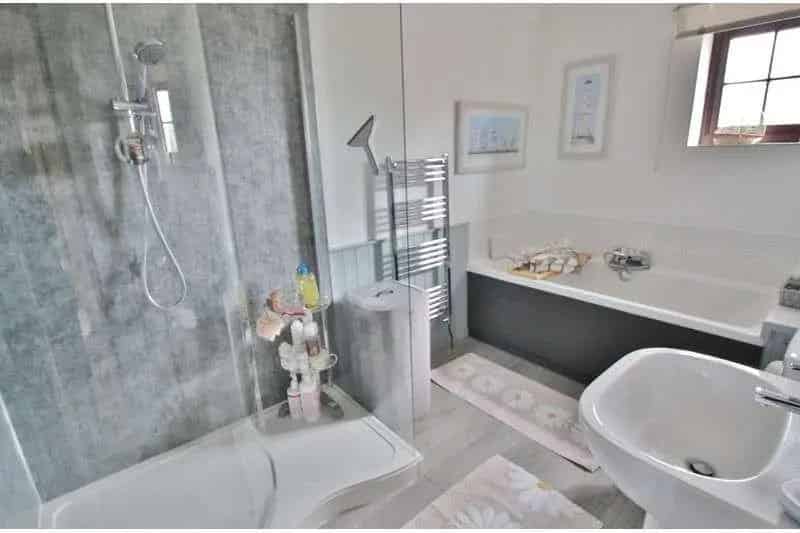 4 Bed Detached House for Sale
