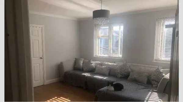 Flat For Rent in Borough of Spelthorne, England