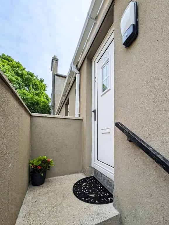 Modern One Bedroom Apartment Near Lurgan Train Station