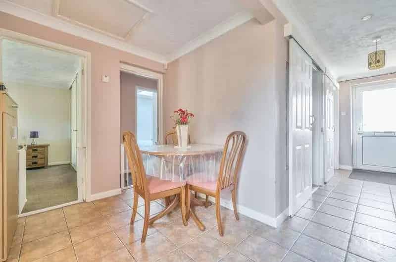 6 Bed House with Annexe For Sale