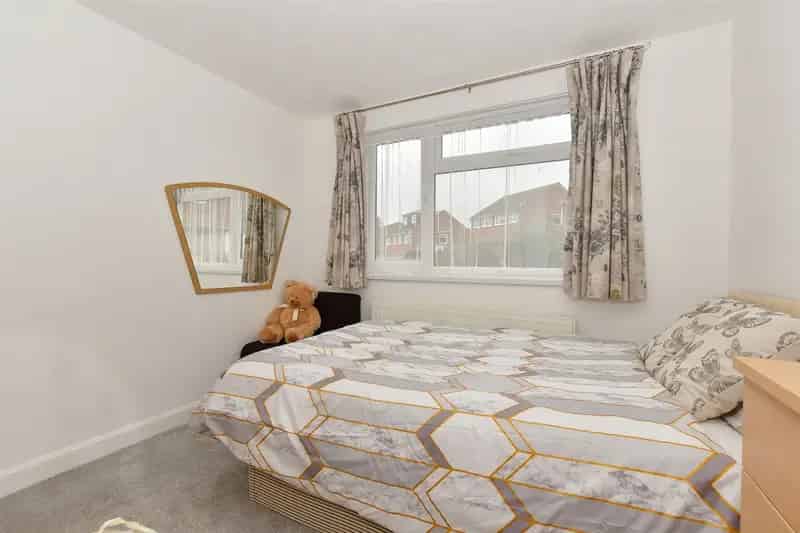 5 Bedroom Semi-Detached House For Sale