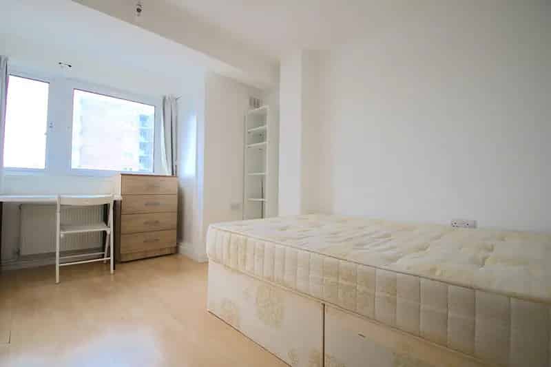 4 Bedroom Flat Near Queen Mary University Mile End