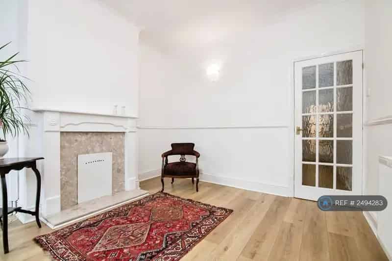 2 Bedroom Terraced House with Garage and New Kitchen
