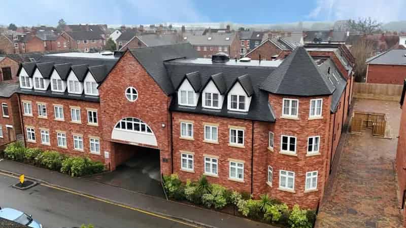 2 Bedroom Apartment for Sale Near High Street