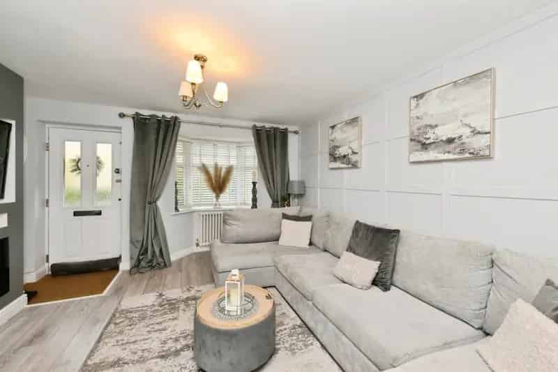 2 Bed Semi-Detached House Near Hertford Town Centre