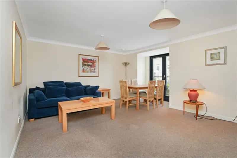 2 Bed Flat - Ground Floor with 1 Reception Room