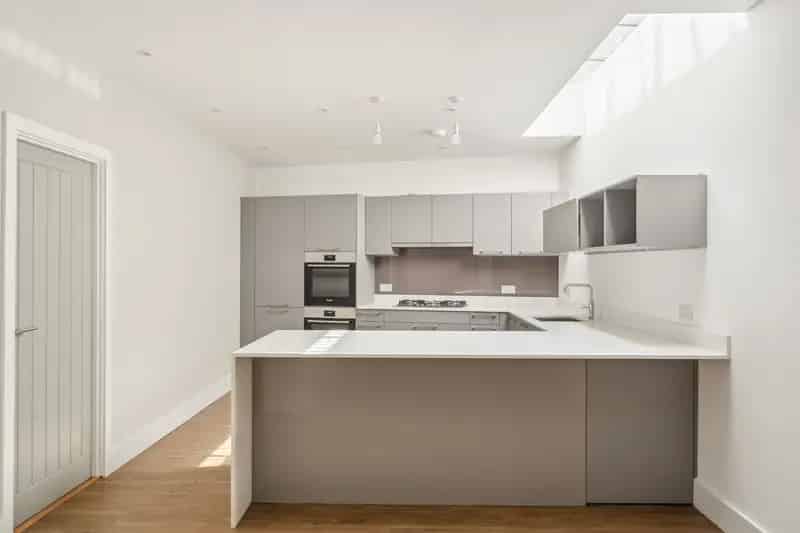 4 Bedroom Detached House for Sale in Barnes London