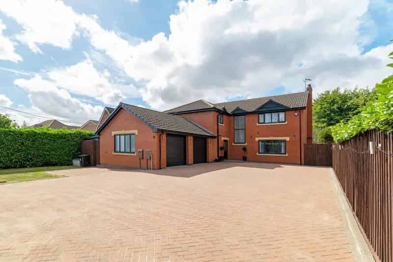 Detached House for sale with 4 bedrooms, Ashby Road, Daventry
