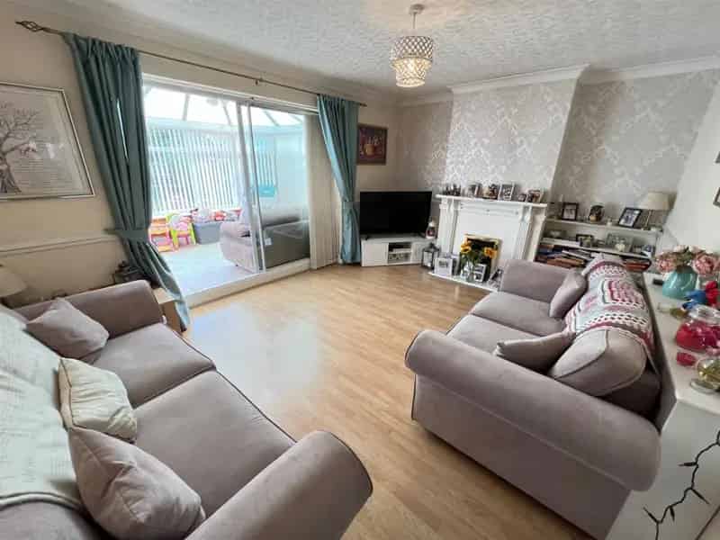 3 Bedroom House For Sale Near Stourbridge Town Centre