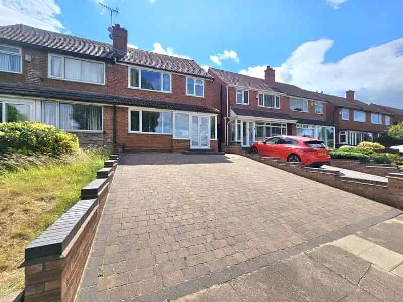 3 Bedroom Semi-Detached House for Sale Great Barr