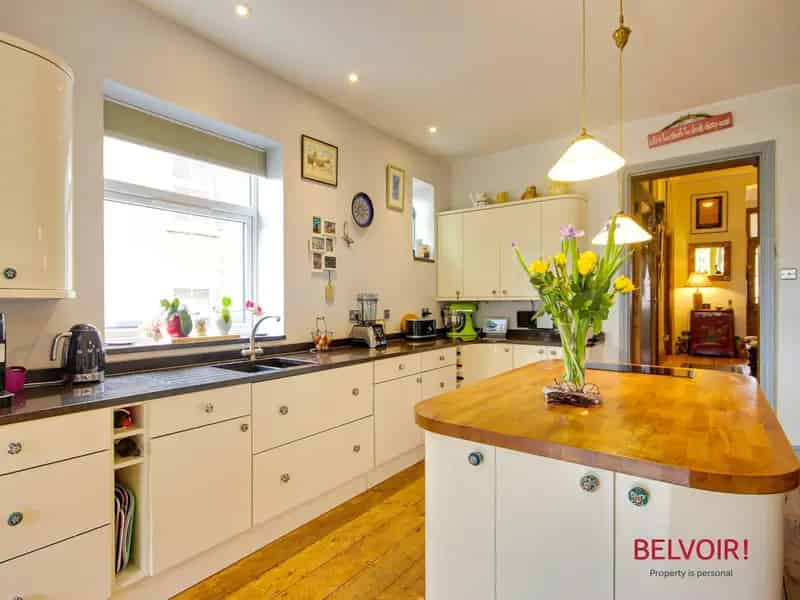 Characterful Family Home Near Gloucester City Center