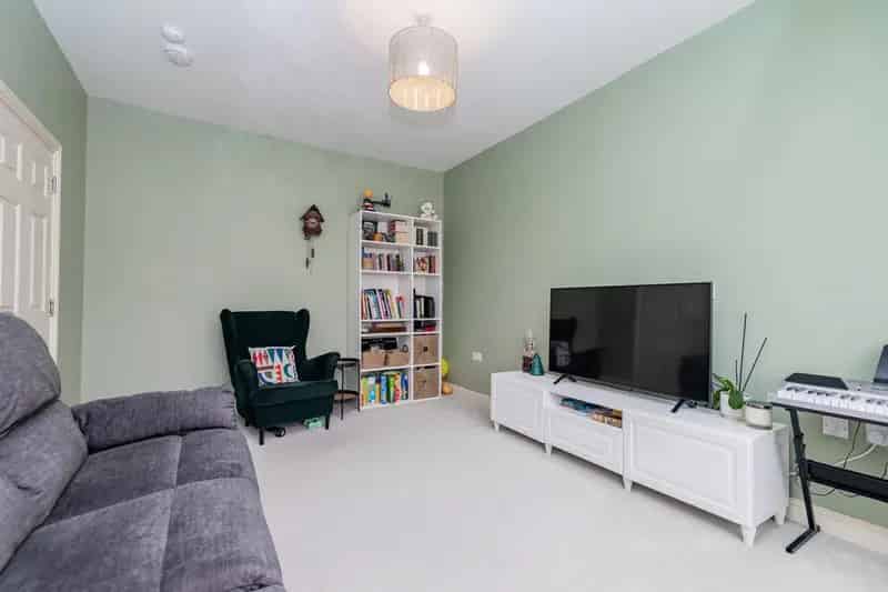 3 Bedroom Mid Terraced House in Cove