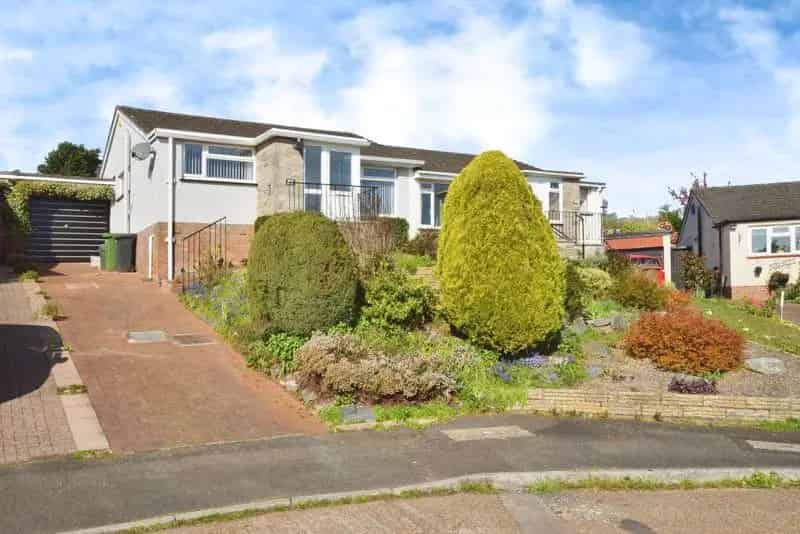 2 Bedroom Bungalow Exeter Cathedral Views Fully Refurbished