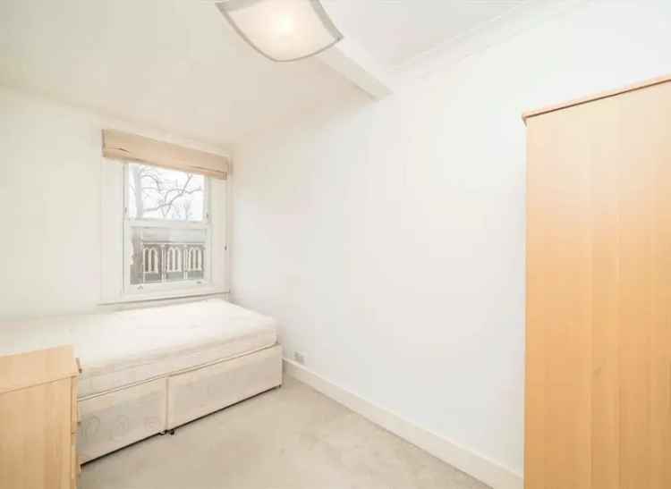 Flat For Sale in Chiswick High Road, London, England