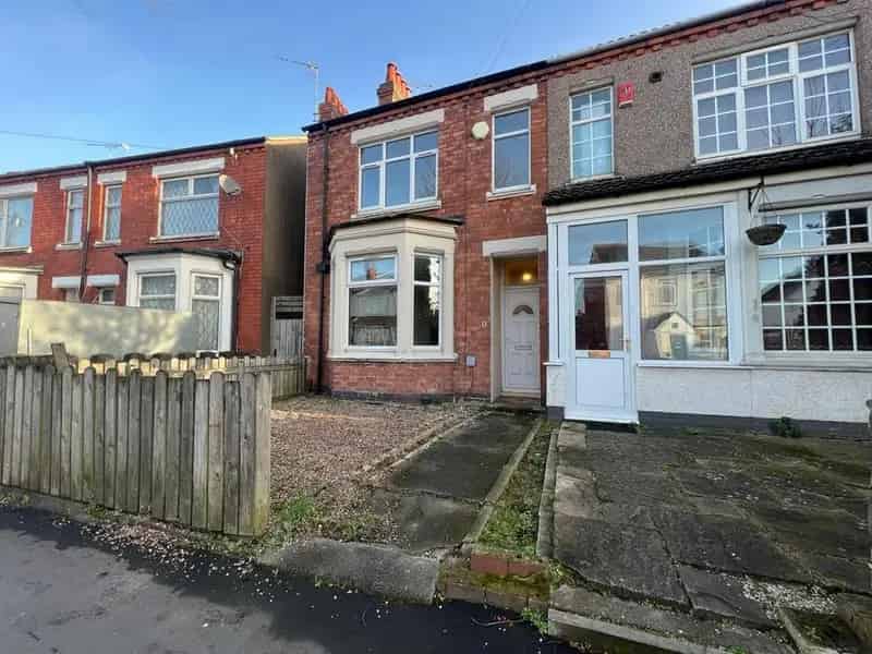 4 Bedroom End of Terrace House to Rent