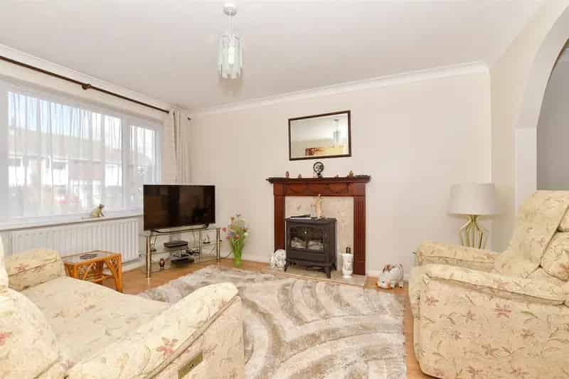 3 Bedroom Semi-Detached House for Sale in Staplehurst
