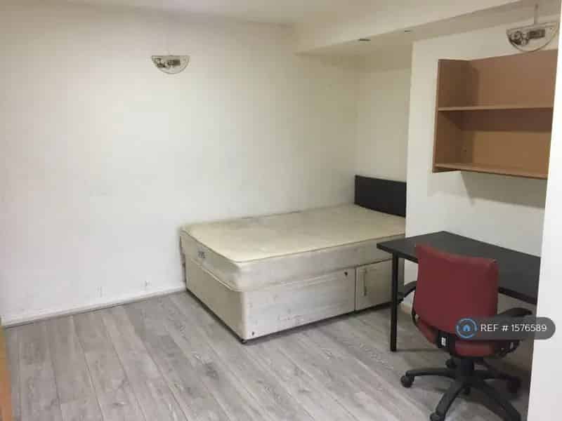 Studio Apartment near Bradford University All Bills Included
