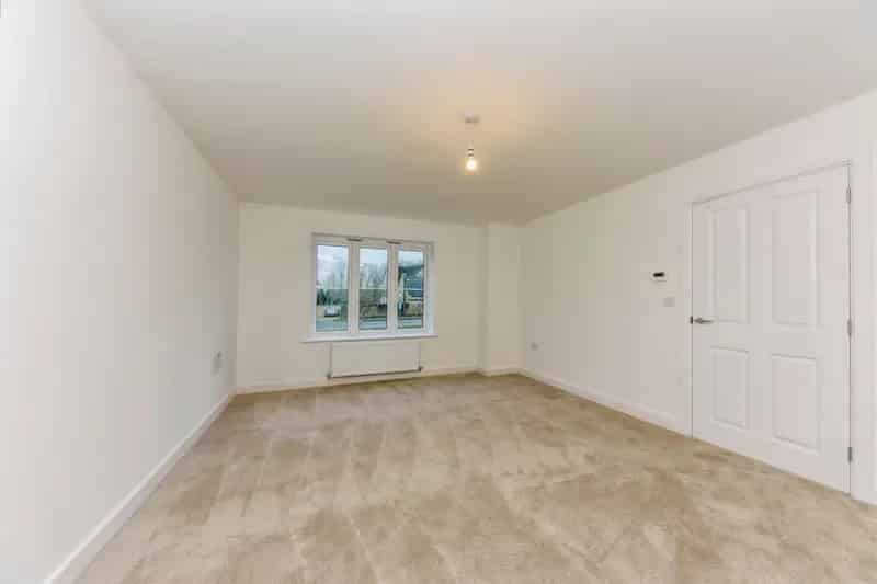 Four-Bedroom Detached House with Garage Near Stamford