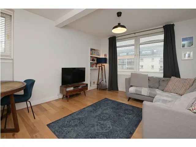 2 Bedroom Flat for Sale in Edinburgh's Hutchisons Cottages
